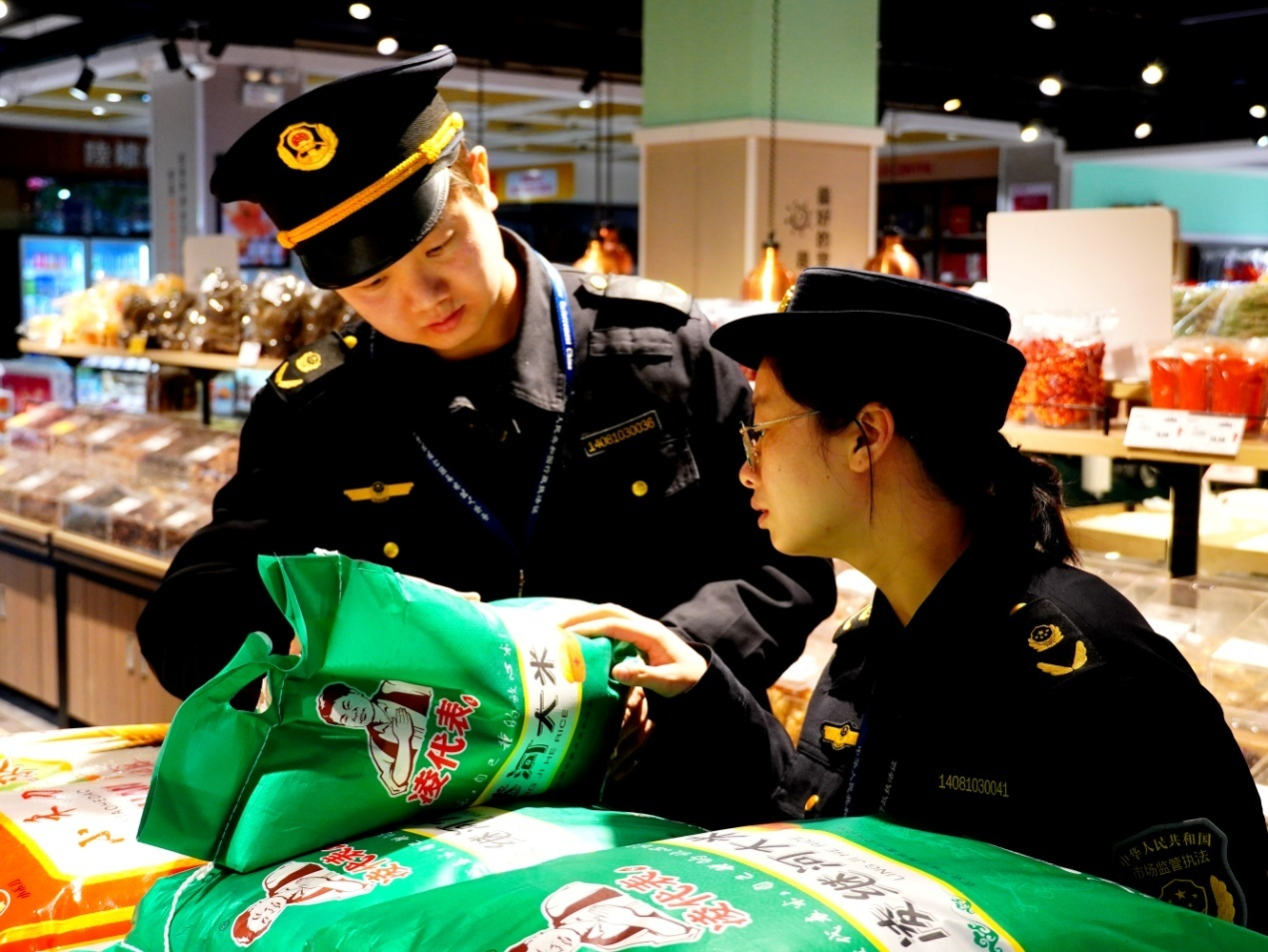 万载县市场监管局城镇分局“食”刻守护，筑牢“舌尖”安全防线